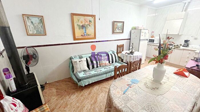 Casas en venta y pisos alquiler - 3