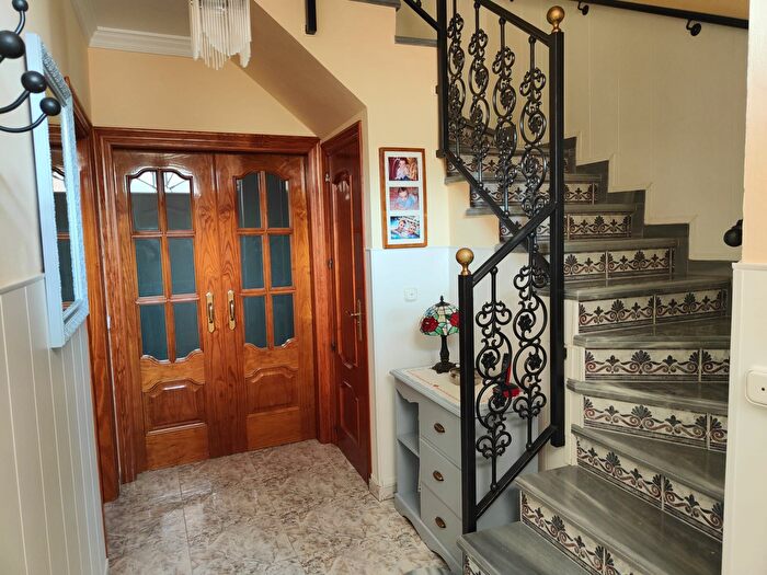 Casas en venta y pisos alquiler - 3