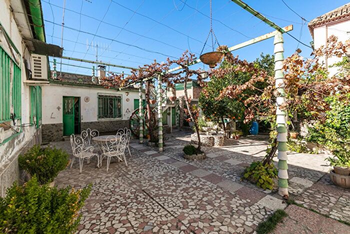 Casas en venta y pisos alquiler - 1