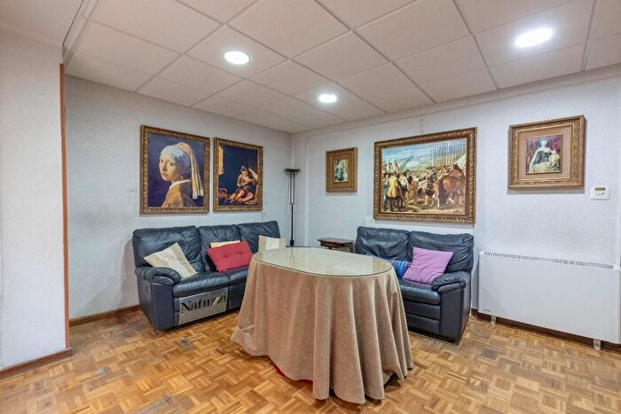 Casas en venta y pisos alquiler - 3
