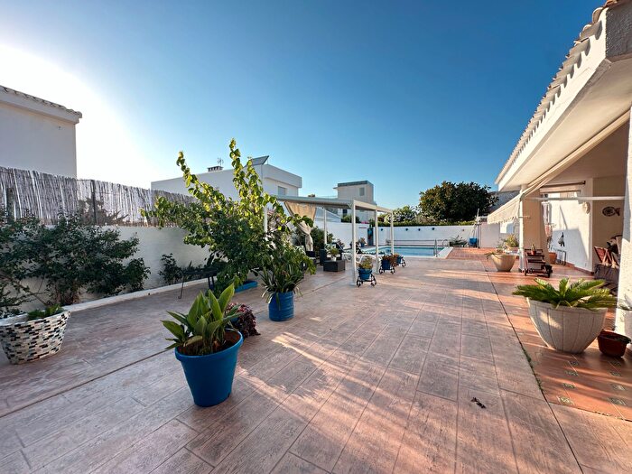 Casas en venta y pisos alquiler - 3