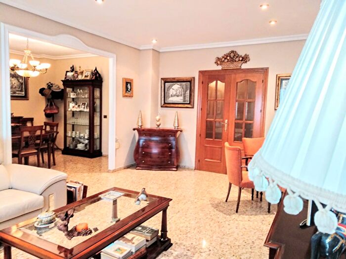 Casas en venta y pisos alquiler - 3