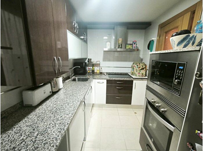 Casas en venta y pisos alquiler - 3