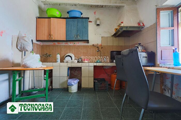 Casas en venta y pisos alquiler - 3
