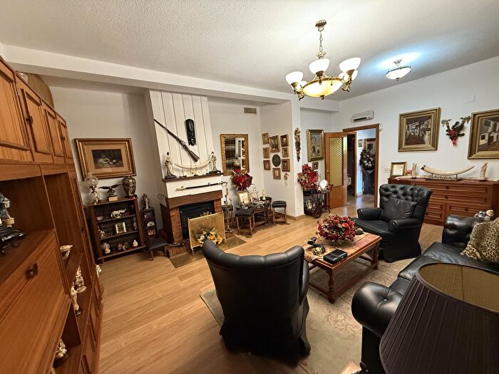 Casas en venta y pisos alquiler - 3