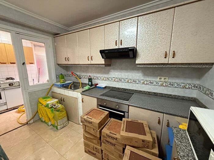 Casas en venta y pisos alquiler - 3