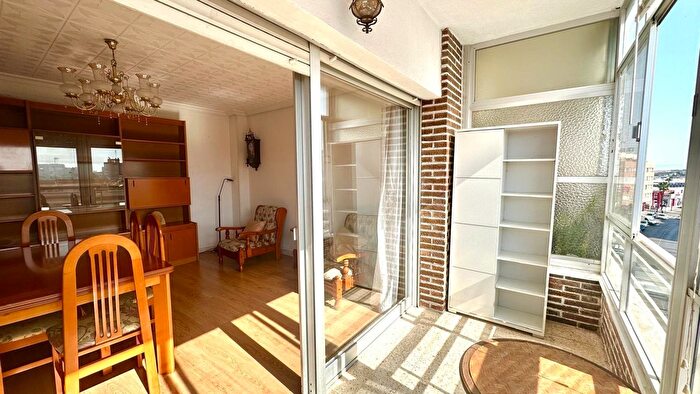 Casas en venta y pisos alquiler - 1