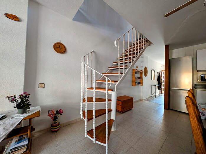 Casas en venta y pisos alquiler - 3