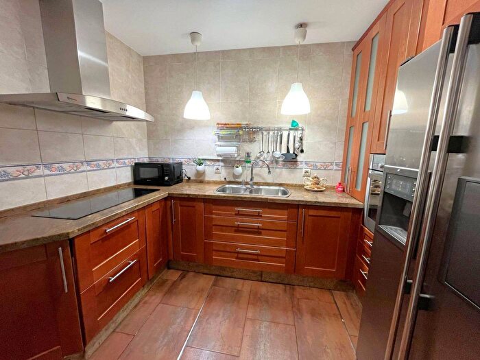 Casas en venta y pisos alquiler - 3