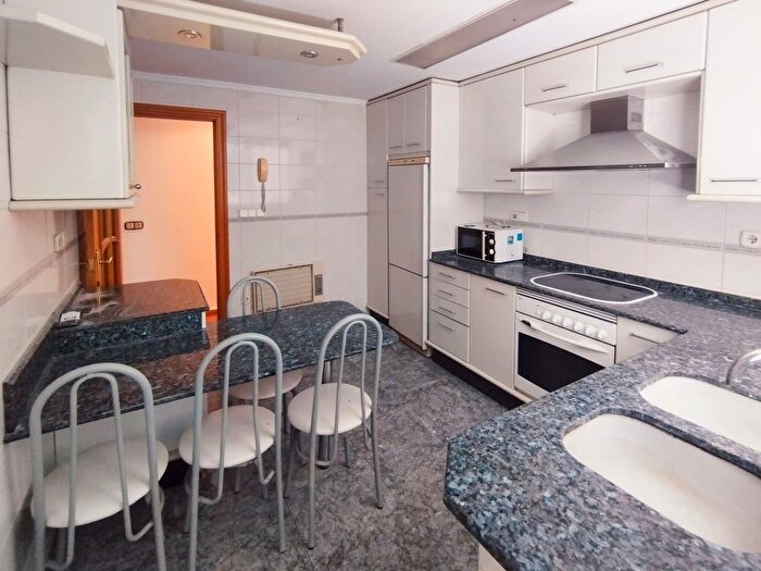 Casas en venta y pisos alquiler - 3