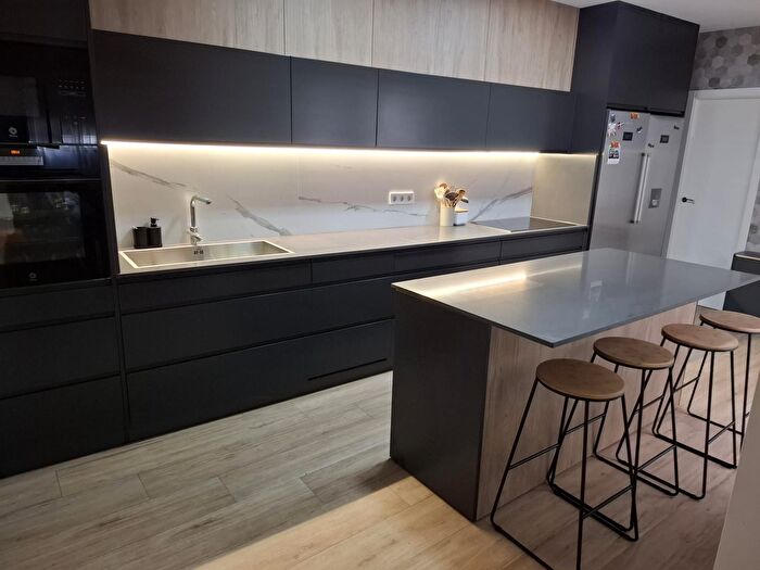 Casa en venta en Centro, Ollerías San Cayetano de 4 habitaciones