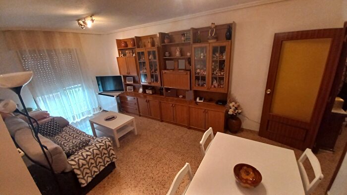 Casas en venta y pisos alquiler - 3