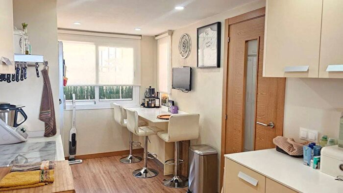 Casas en venta y pisos alquiler - 2