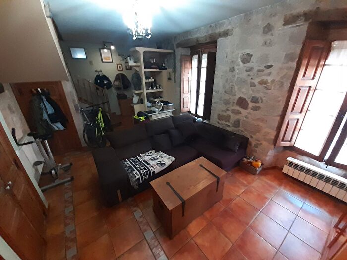 Casas en venta y pisos alquiler - 3