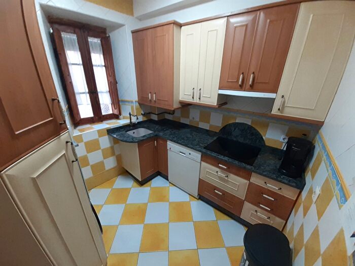 Casas en venta y pisos alquiler - 1