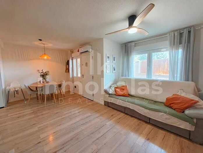 Casas en venta y pisos alquiler - 3
