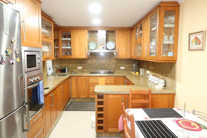 Casas en venta y pisos alquiler - 1