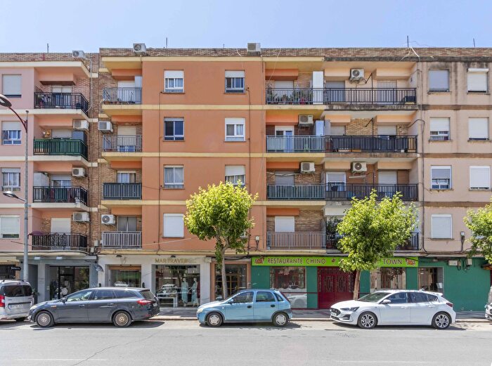 Casas en venta y pisos alquiler - 1