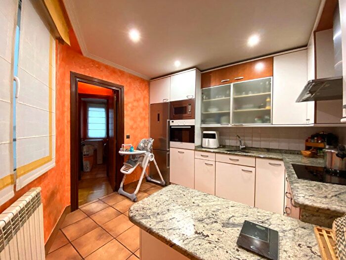 Casas en venta y pisos alquiler - 3