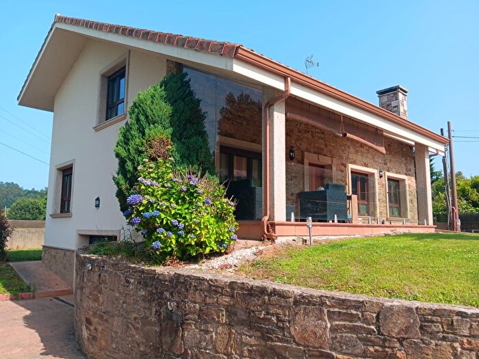 Casa en alquiler en Abegondo, A Coruña de 4 habitaciones