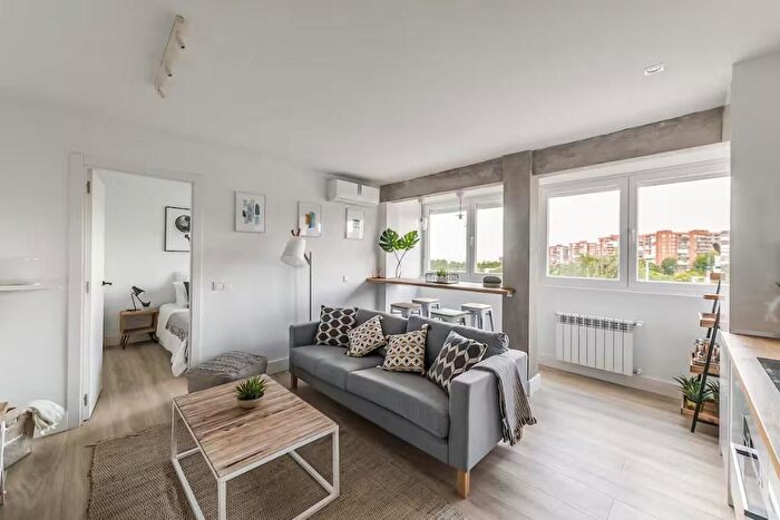 Casas en venta y pisos alquiler - 1