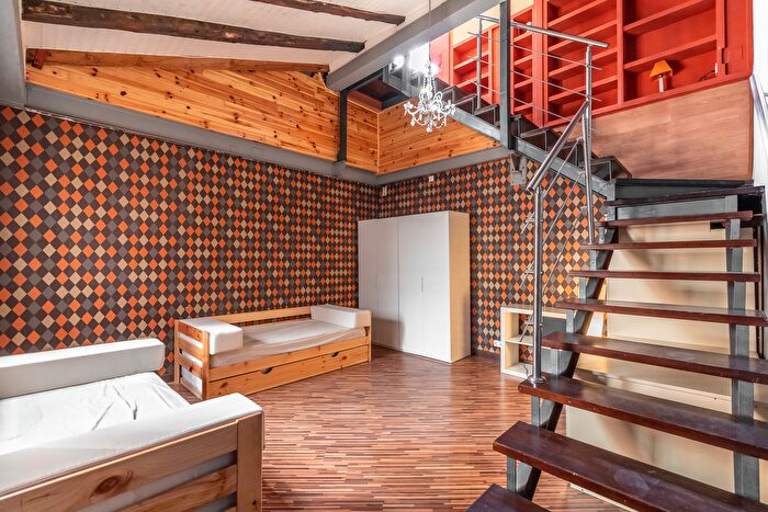 Casas en venta y pisos alquiler - 1