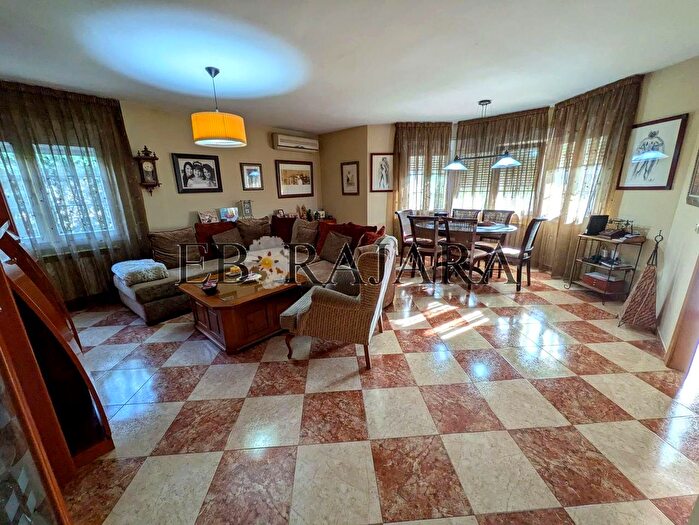 Casas en venta y pisos alquiler - 2