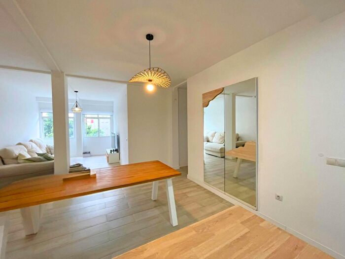 Casas en venta y pisos alquiler - 1