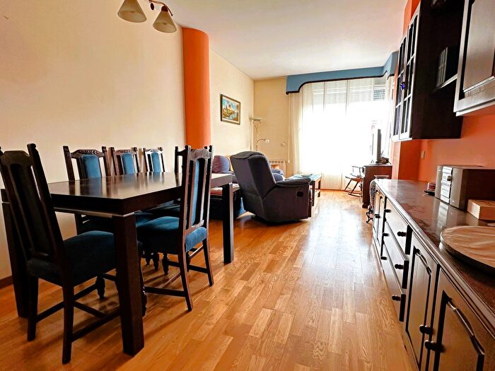 Casas en venta y pisos alquiler - 1