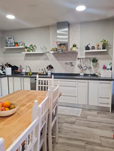 Casas en venta y pisos alquiler - 3