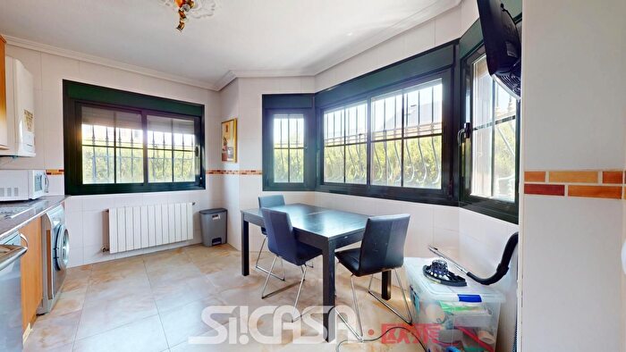 Casas en venta y pisos alquiler - 3