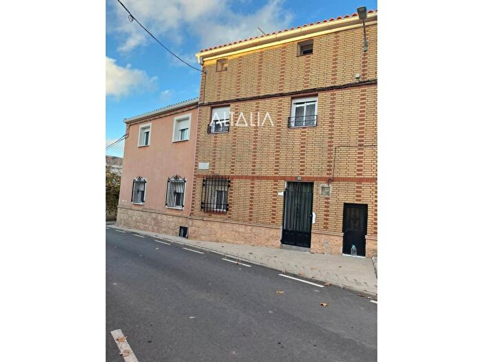 Casas en venta y pisos alquiler - 1