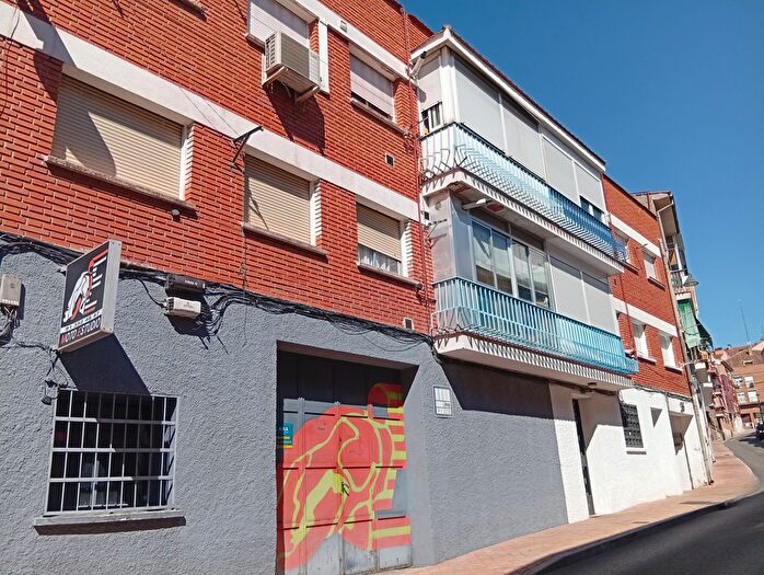 Casas en venta y pisos alquiler - 2