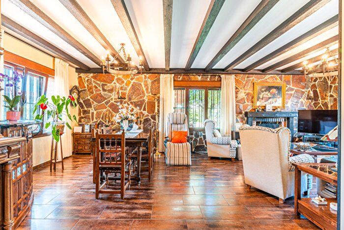 Casas en venta y pisos alquiler - 3