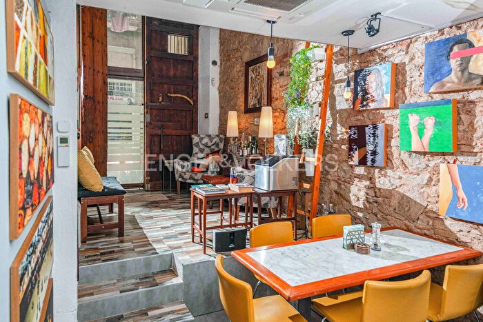 Casas en venta y pisos alquiler - 1