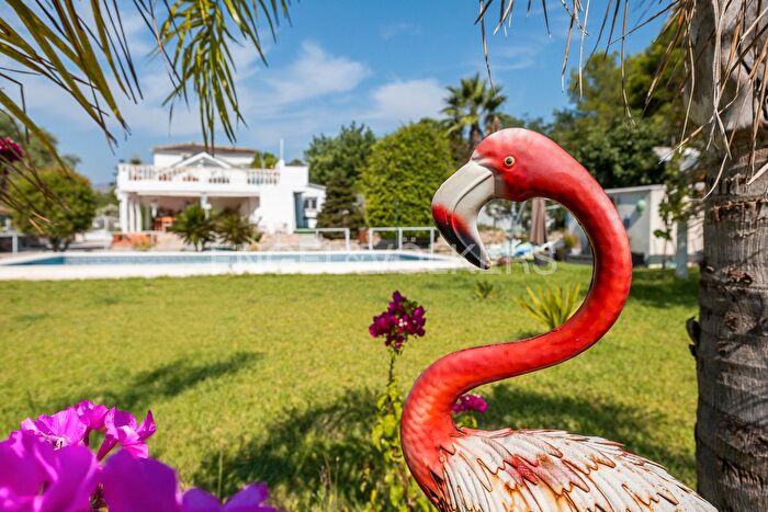 Casa en venta en Beniarbeig, Alicante de 4 habitaciones