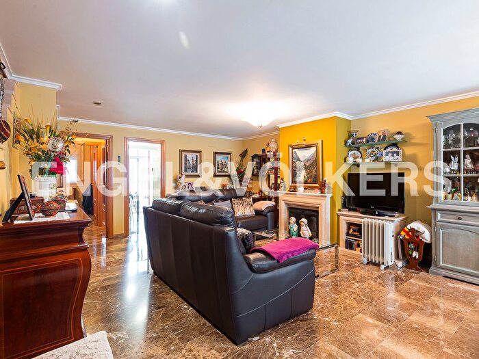 Casas en venta y pisos alquiler - 3