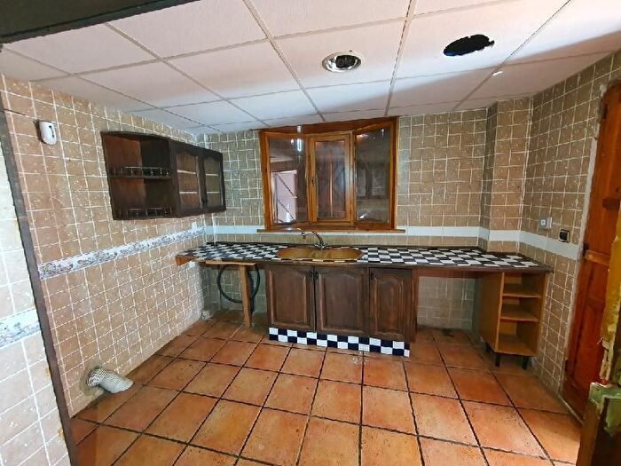 Casas en venta y pisos alquiler - 3