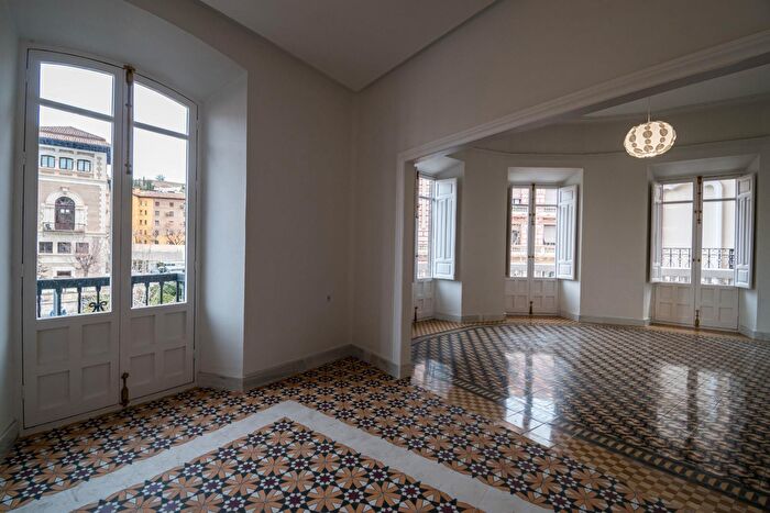 Casas en venta y pisos alquiler - 1