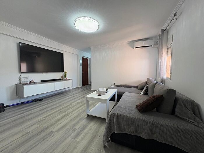 Casas en venta y pisos alquiler - 2