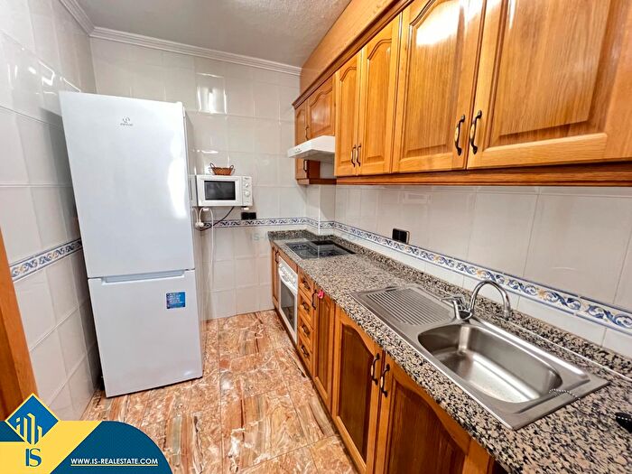 Casas en venta y pisos alquiler - 3
