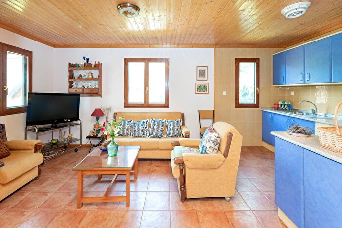 Casas en venta y pisos alquiler - 3