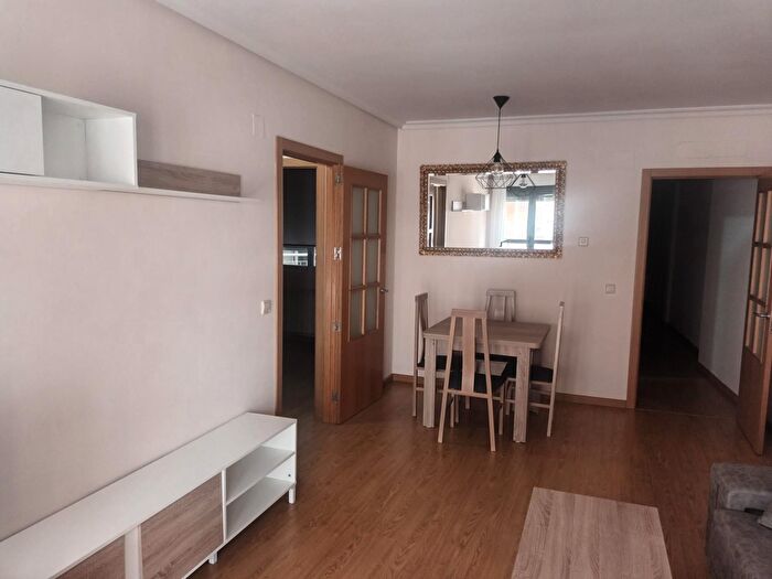Casas en venta y pisos alquiler - 1