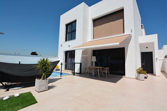 Casa en venta en Formentera del Segura, Alicante de 3 habitaciones