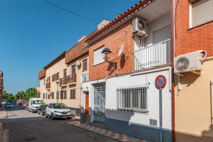 Casas en venta y pisos alquiler - 1