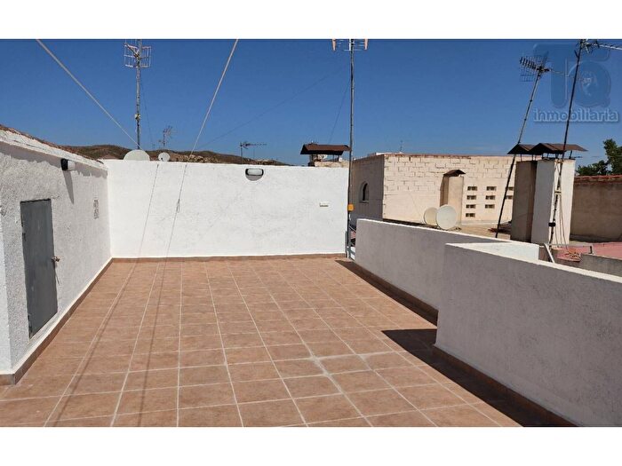 Casas en venta y pisos alquiler - 3