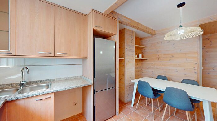 Casas en venta y pisos alquiler - 3