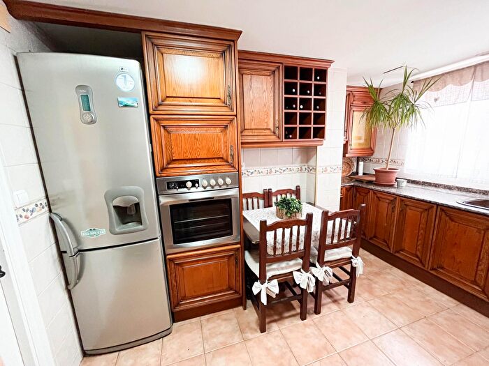 Casas en venta y pisos alquiler - 3