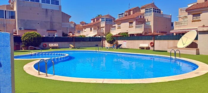 Piso en venta en Zona Carrefour Urbanizaciones, Torrevieja de 2 habitaciones