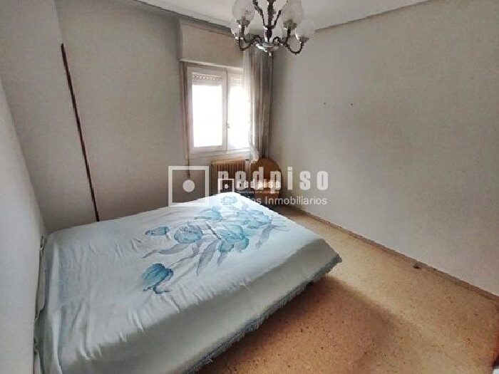 Casas en venta y pisos alquiler - 3